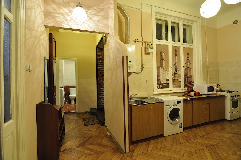 Voyager Hostel Leopoli Esterno foto